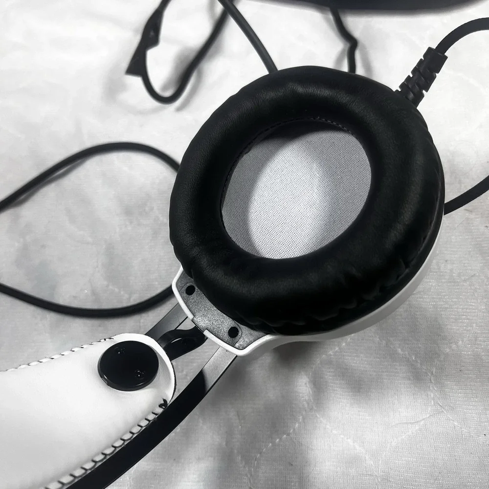 Bionik BNK Over Ear Gaming Headphones - White - TRRS 3.5mm Plug w/ Mic
